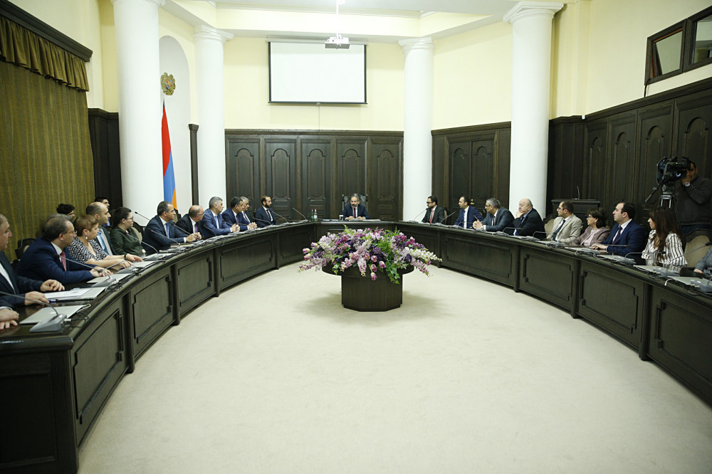Փաշինյանը կառավարության նիստում հայտնում է, որ ռուսական շուկան հայկական արտահանման համար փակ է, եւ խորհուրդ է տալիս հարմարվել «տասնյակ» շուկաների պահանջներին
